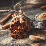 Priežastys, dėl kurių cinamonas turėtų būti įtrauktas į jūsų mitybą